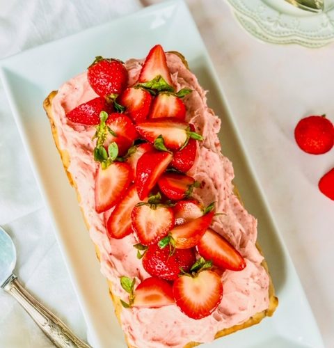 Strawberry banana cake Recipe by Falgooni Mangrola - Cookpad